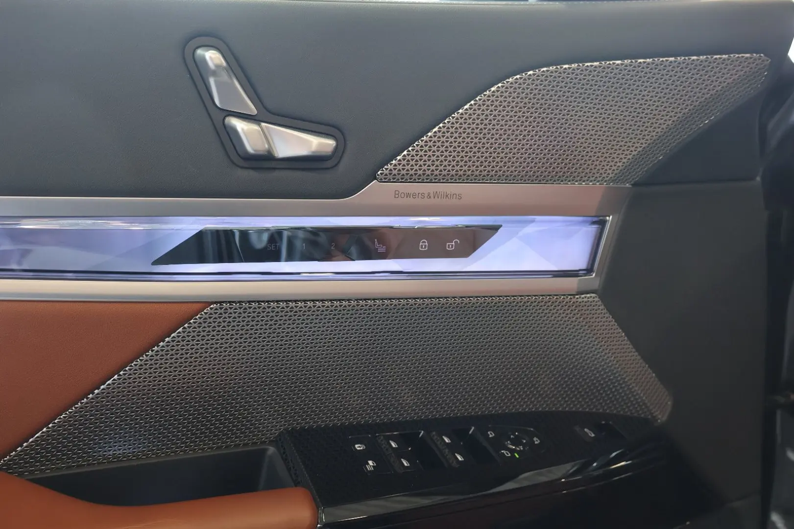 BMW 740 d xD Design THEATRE+GLOW+B&W+LUFT+SOFT+PANO