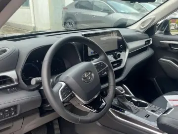 Highlander 2.5 Hybrid Luxury