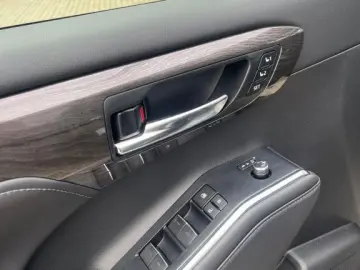 Highlander 2.5 Hybrid Luxury