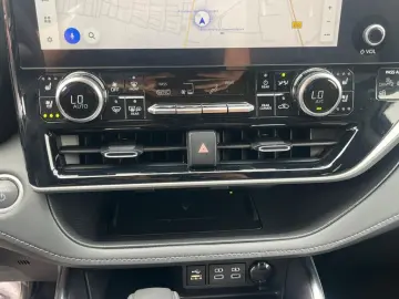 Highlander 2.5 Hybrid Luxury
