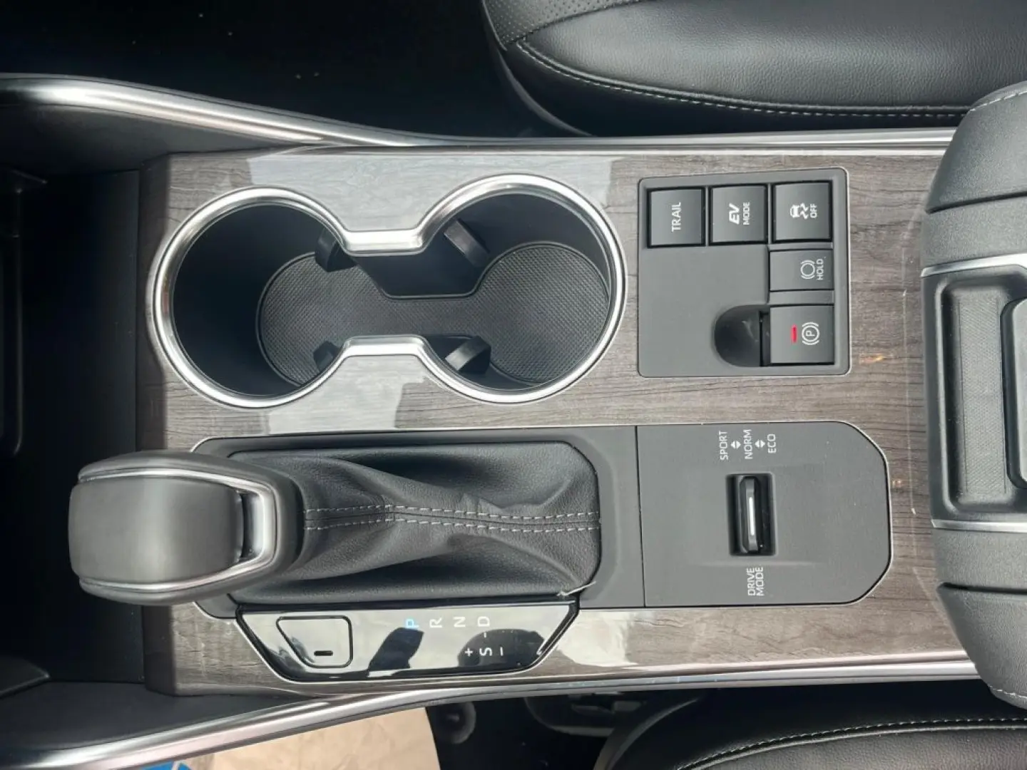 Highlander 2.5 Hybrid Luxury