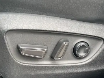 Highlander 2.5 Hybrid Luxury