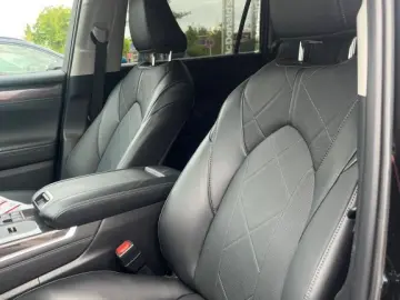 Highlander 2.5 Hybrid Luxury