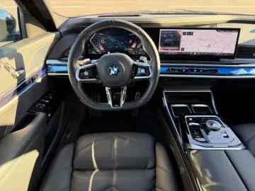BMW 740 d xDrive M Sport SkyLounge B&W