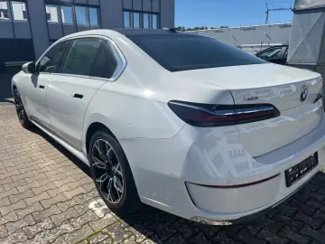 BMW 740 d xDrive Iconic Glow