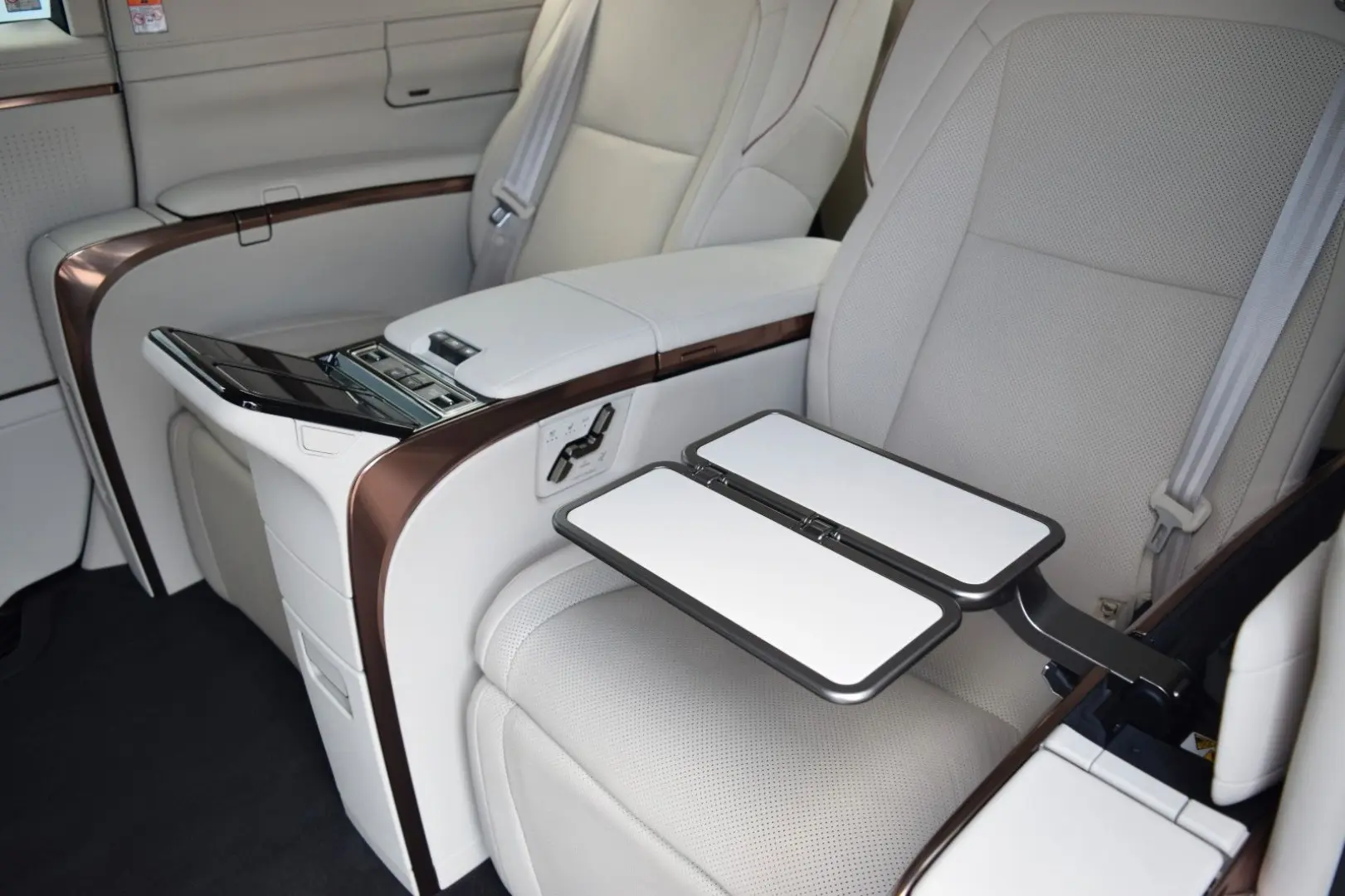 LM 350 h Luxury