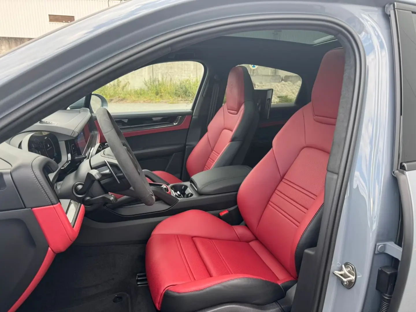 Porsche Cayenne GTS Coupé /MY2026 /Carbon