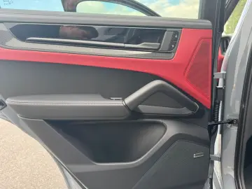Porsche Cayenne GTS Coupé /MY2026 /Carbon