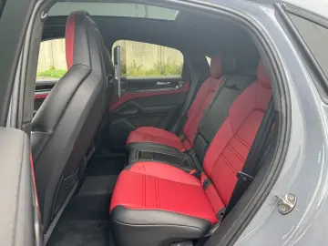 Porsche Cayenne GTS Coupé /MY2026 /Carbon
