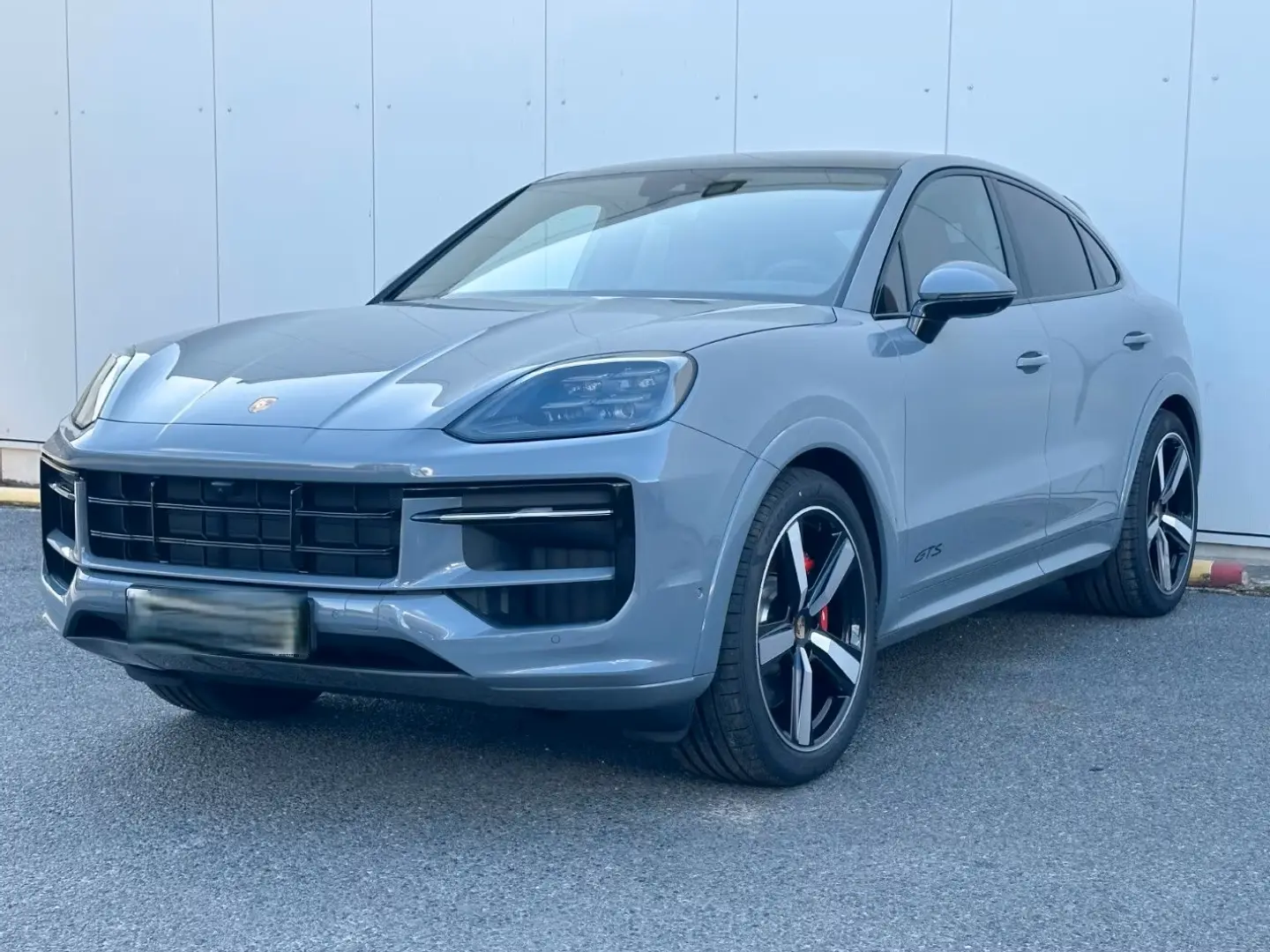 Porsche Cayenne GTS Coupé /MY2026 /Carbon