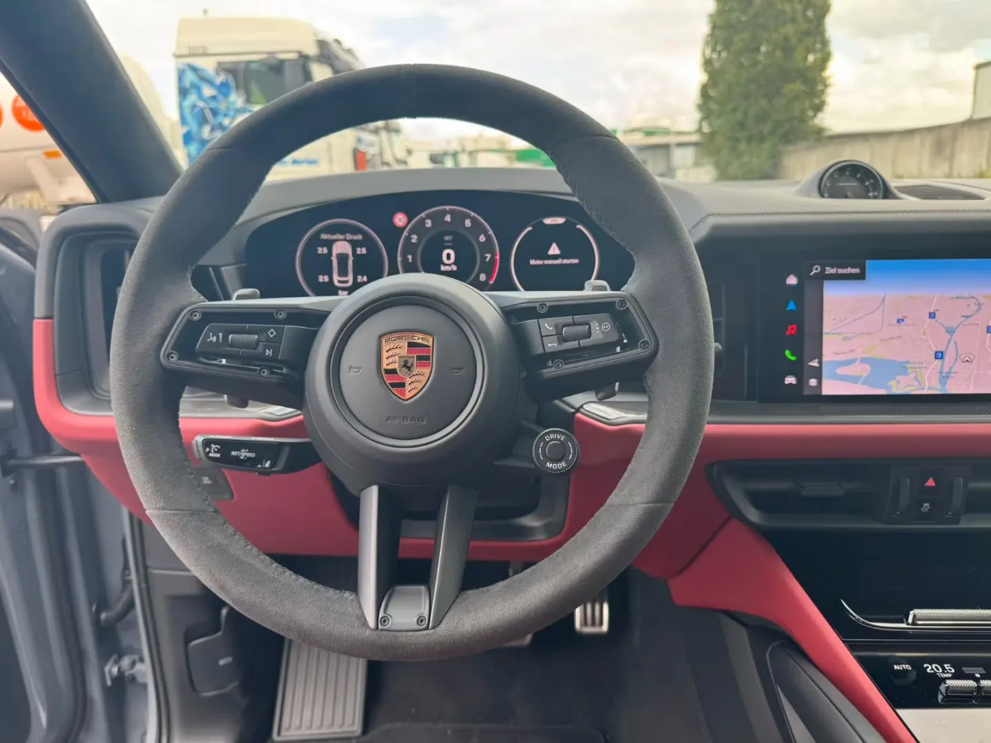 Porsche Cayenne GTS Coupé /MY2026 /Carbon
