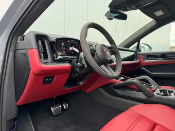 Porsche Cayenne GTS Coupé /MY2026 /Carbon