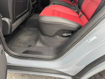 Porsche Cayenne GTS Coupé /MY2026 /Carbon
