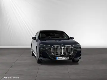 BMW 740d xDrive M Sport SkyLounge B&W