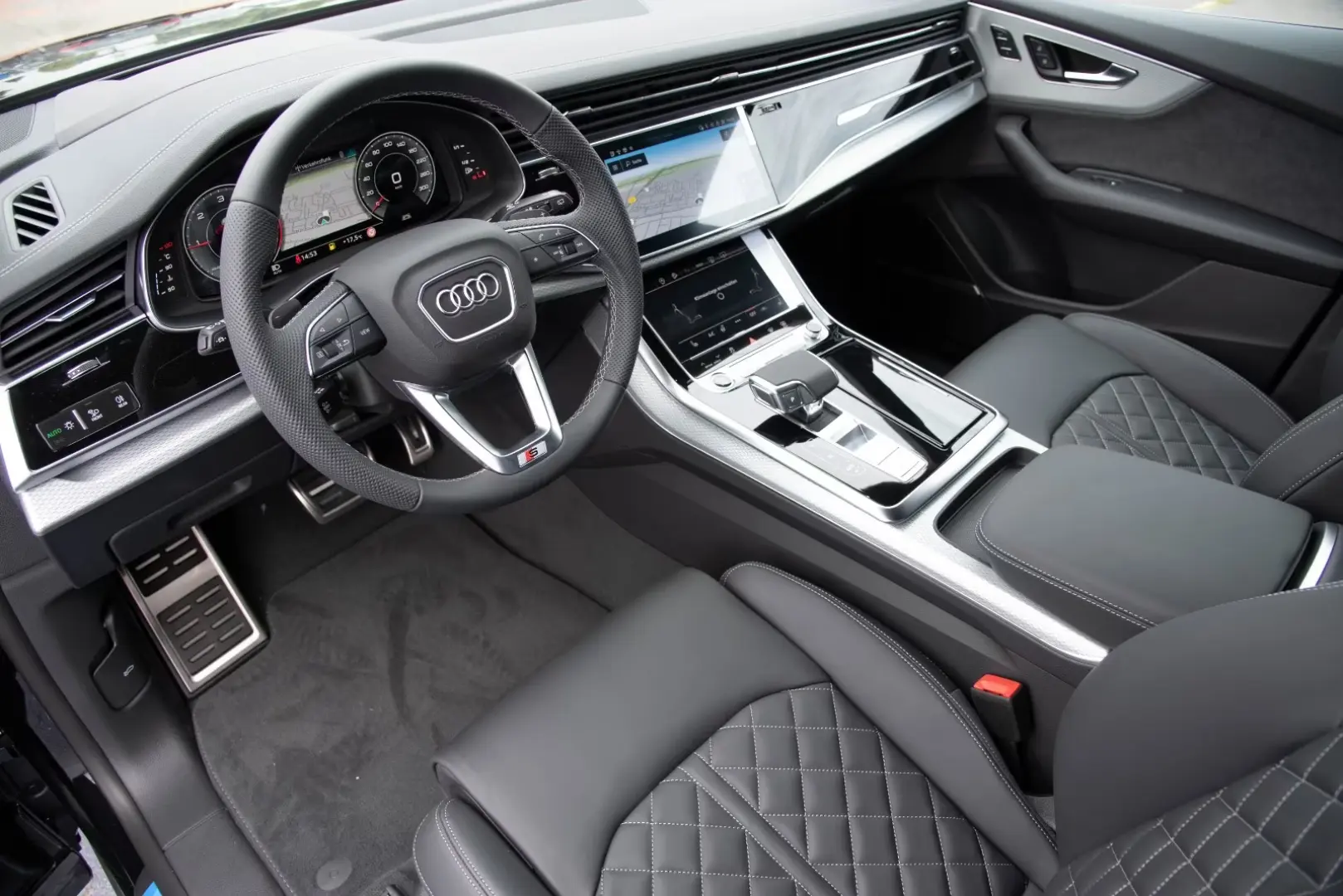 Audi Q8 45 TDI quattro S-Line PANORAMA