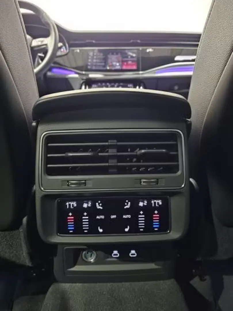Audi Q8 50 TDI S Line Negru Pano Matrix Soft