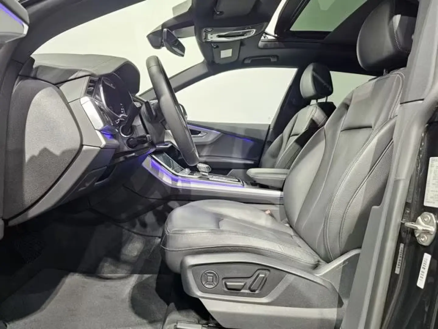Audi Q8 50 TDI S Line Negru Pano Matrix Soft