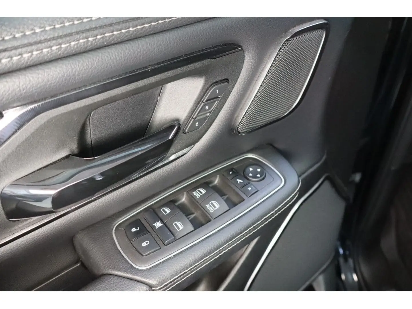 Ram 1500 5.7l V8 4x4 Laramie GT,LPG,22