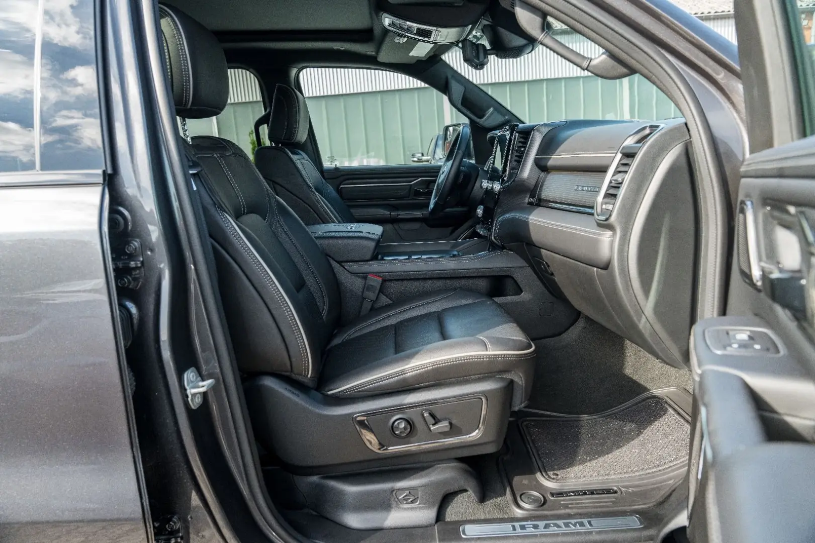 RAM 5.7 Limited/Pano/360*Prins/LUFT/HUD/DIC-TACH