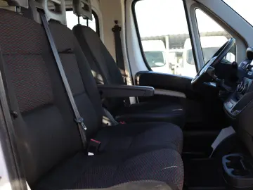 Peugeot Boxer Doka 6+1 L4 2.2 D 140 Cp