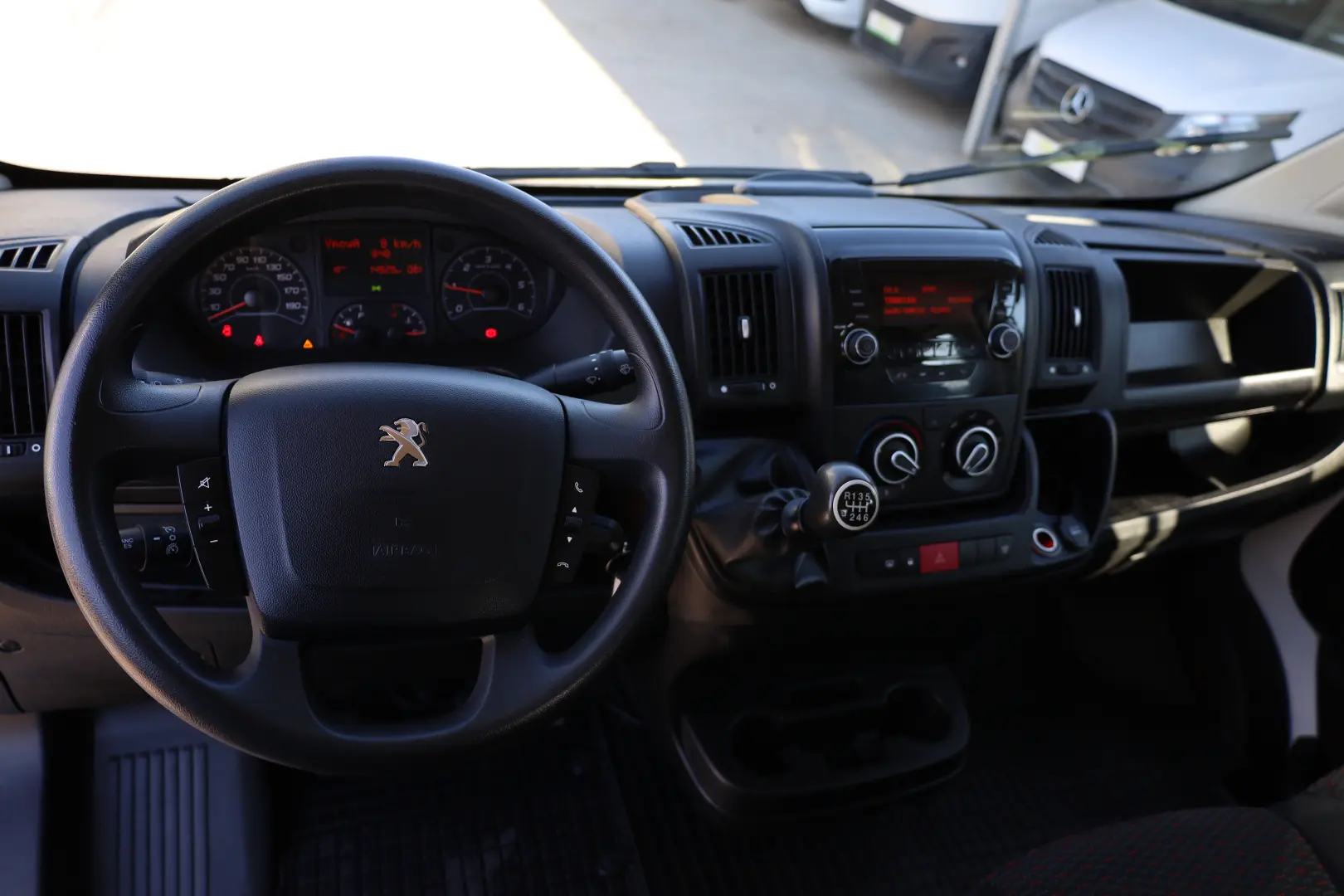 Peugeot Boxer Doka 6+1 L4 2.2 D 140 Cp