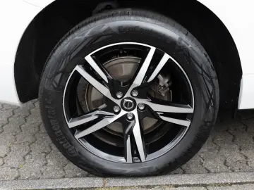 XC60 B4 R-Design AWD FACEL. LED NAVI AHK PANO