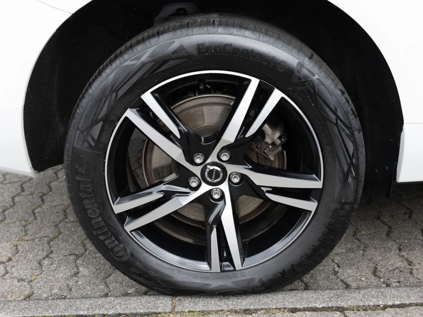 XC60 B4 R-Design AWD FACEL. LED NAVI AHK PANO
