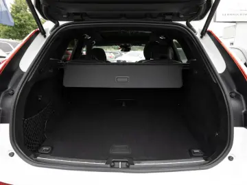 XC60 B4 R-Design AWD FACEL. LED NAVI AHK PANO