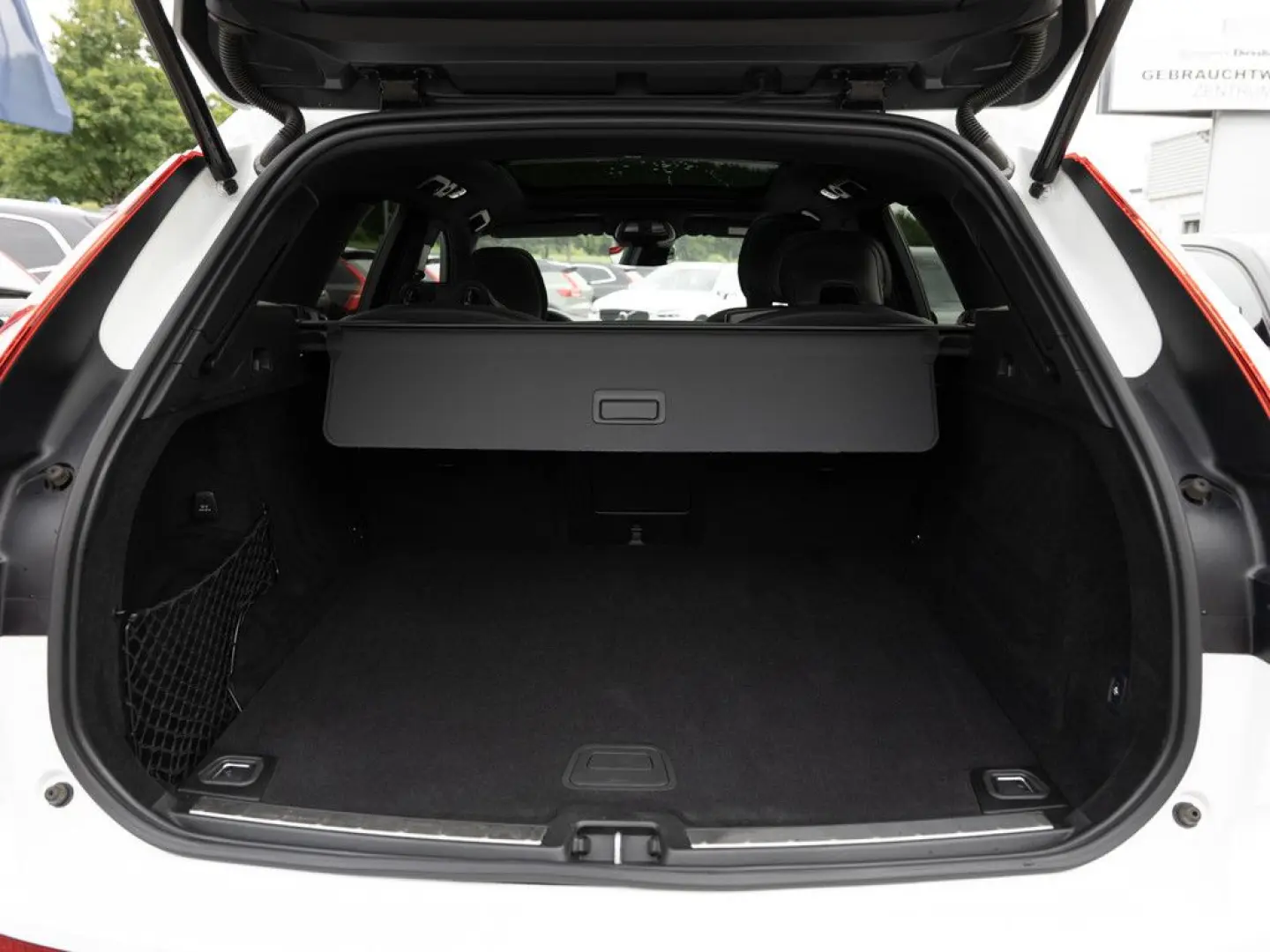 XC60 B4 R-Design AWD FACEL. LED NAVI AHK PANO