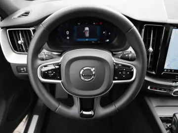 XC60 B4 R-Design AWD FACEL. LED NAVI AHK PANO