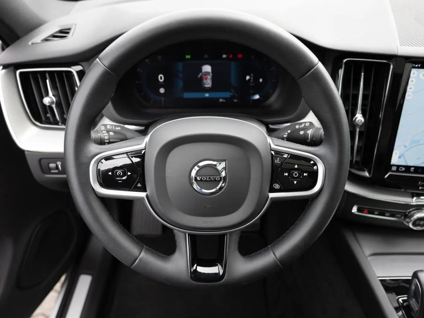 XC60 B4 R-Design AWD FACEL. LED NAVI AHK PANO