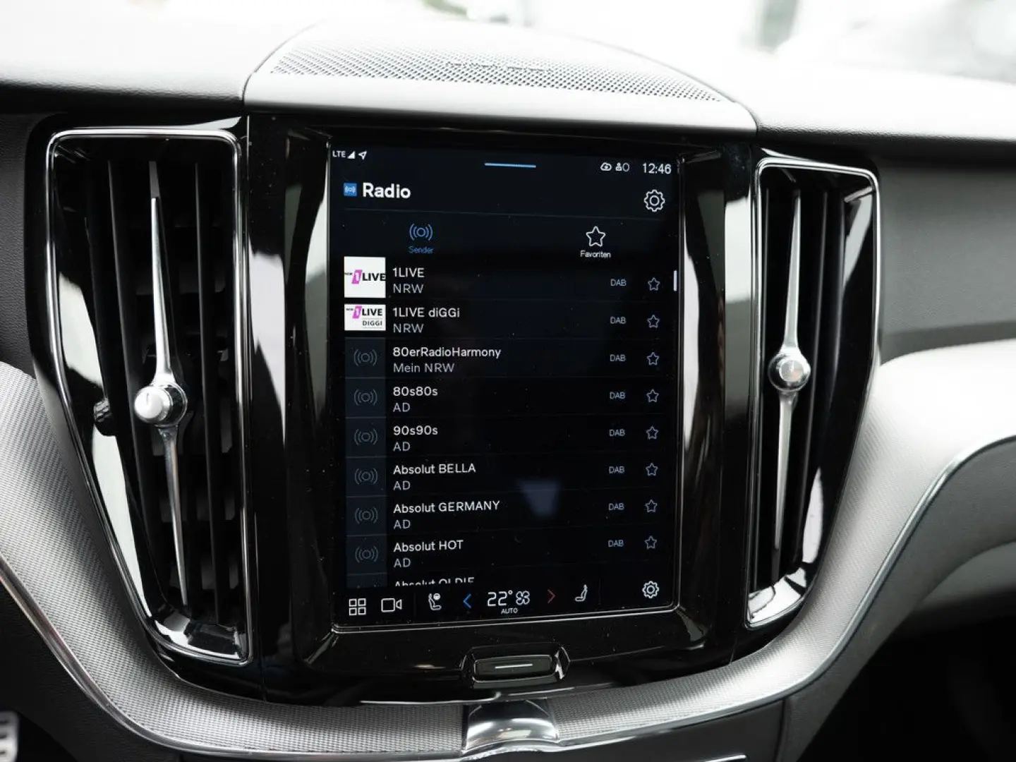 XC60 B4 R-Design AWD FACEL. LED NAVI AHK PANO