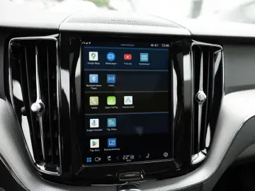 XC60 B4 R-Design AWD FACEL. LED NAVI AHK PANO