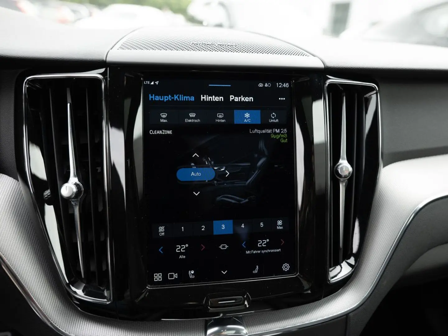 XC60 B4 R-Design AWD FACEL. LED NAVI AHK PANO