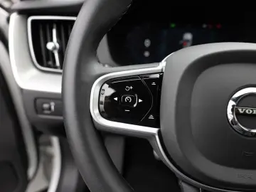 XC60 B4 R-Design AWD FACEL. LED NAVI AHK PANO