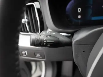 XC60 B4 R-Design AWD FACEL. LED NAVI AHK PANO