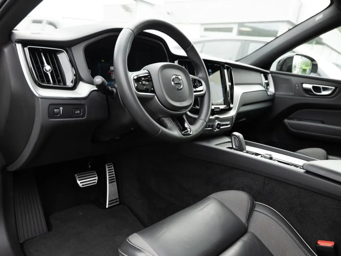 XC60 B4 R-Design AWD FACEL. LED NAVI AHK PANO