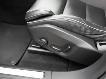 XC60 B4 R-Design AWD FACEL. LED NAVI AHK PANO