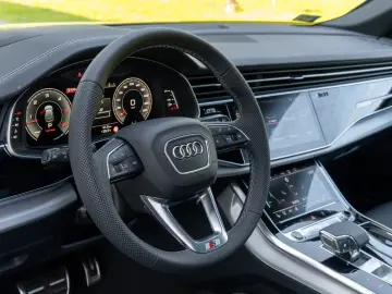 Audi Q8 50 TDI SLINE. PANO. LUFTF. MATRICE