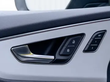 Audi Q8 50 TDI SLINE. PANO. LUFTF. MATRICE