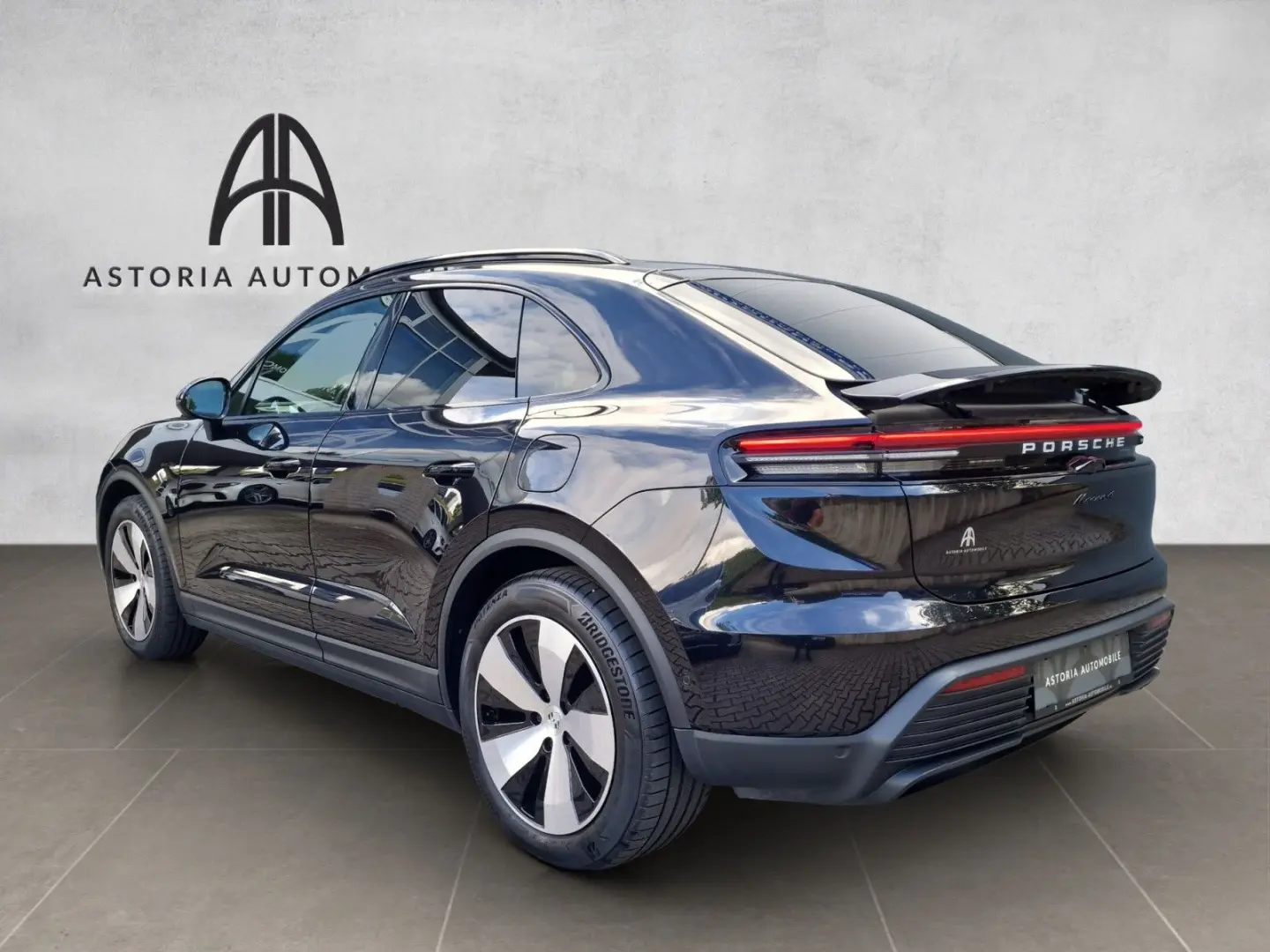 Macan 4 InnoDr. Matrix Pano BOSE AHK 14W 360°
