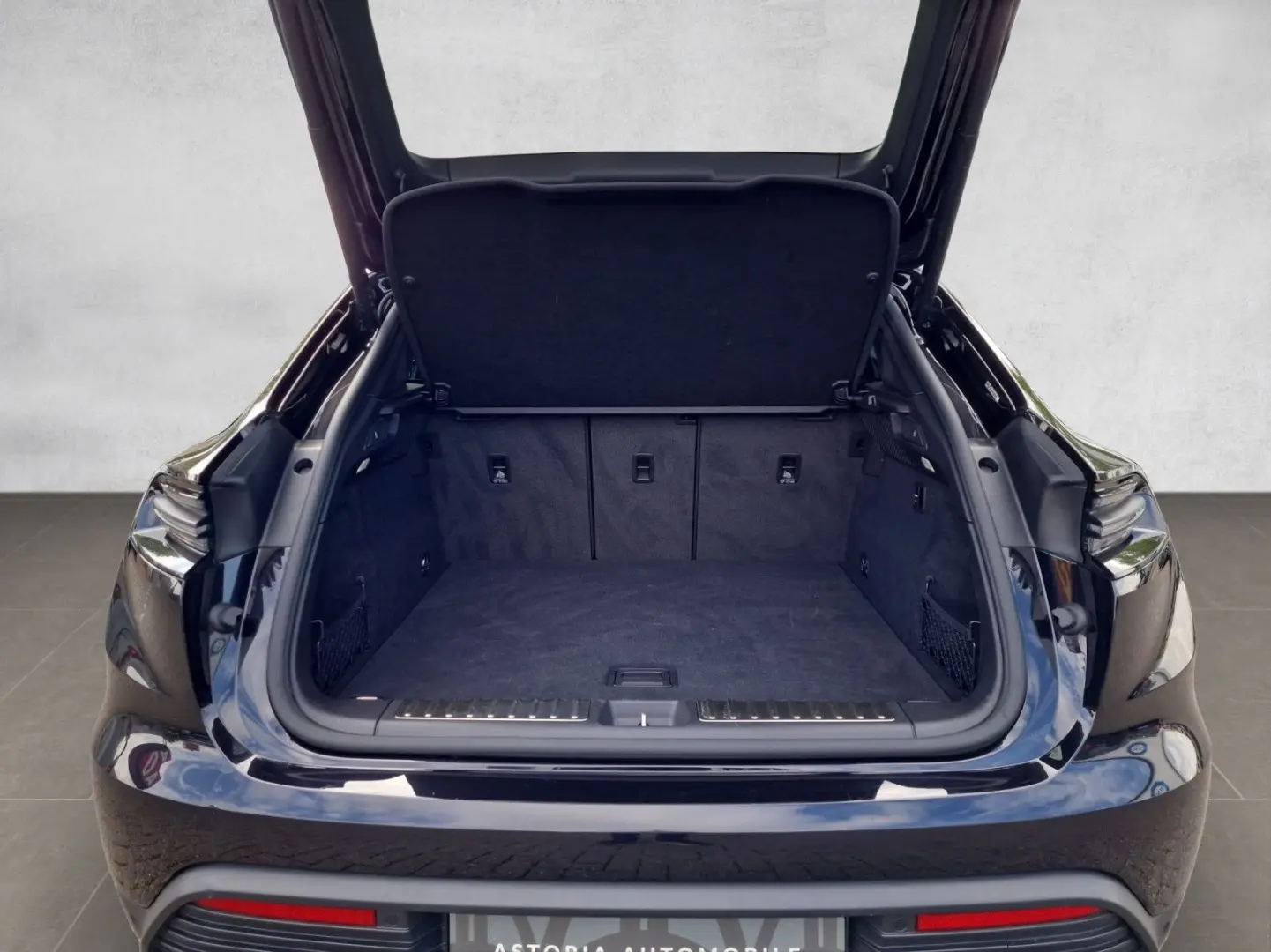 Macan 4 InnoDr. Matrix Pano BOSE AHK 14W 360°