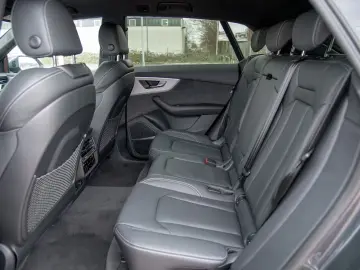 Audi Q8 55 TFSI quattro S-Line 2025