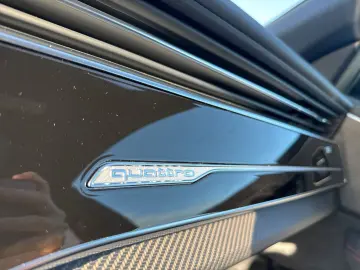RS Q8 SUV performance tiptr. Vmax305 Stdhz PANO