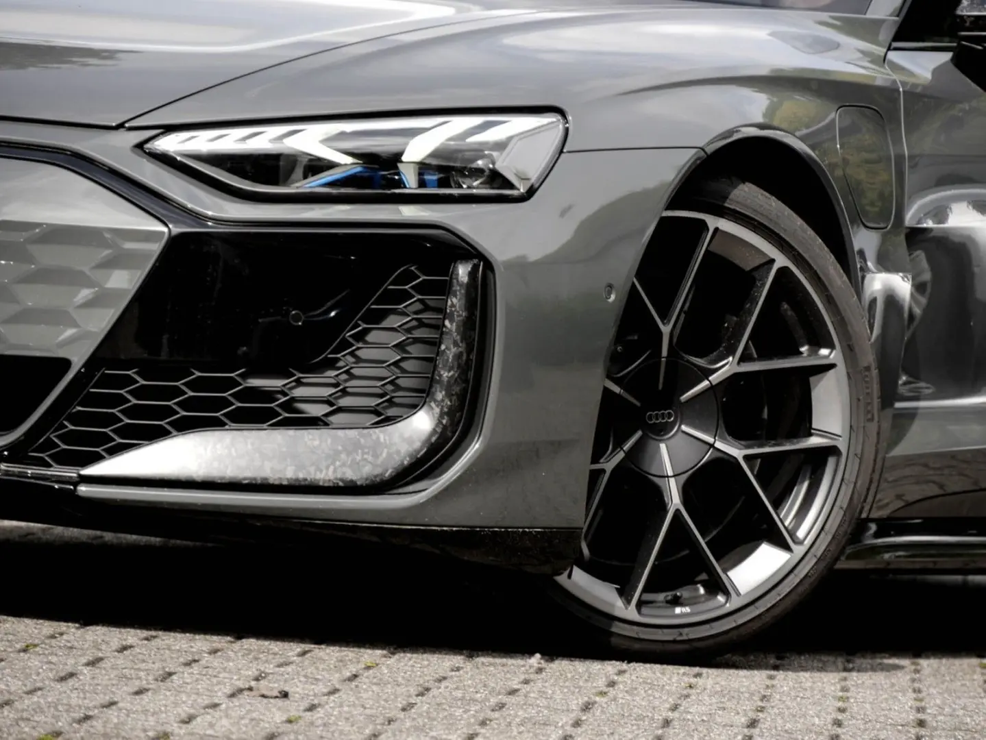 RS e-tron GT performance quattro CARBONDACH LM21