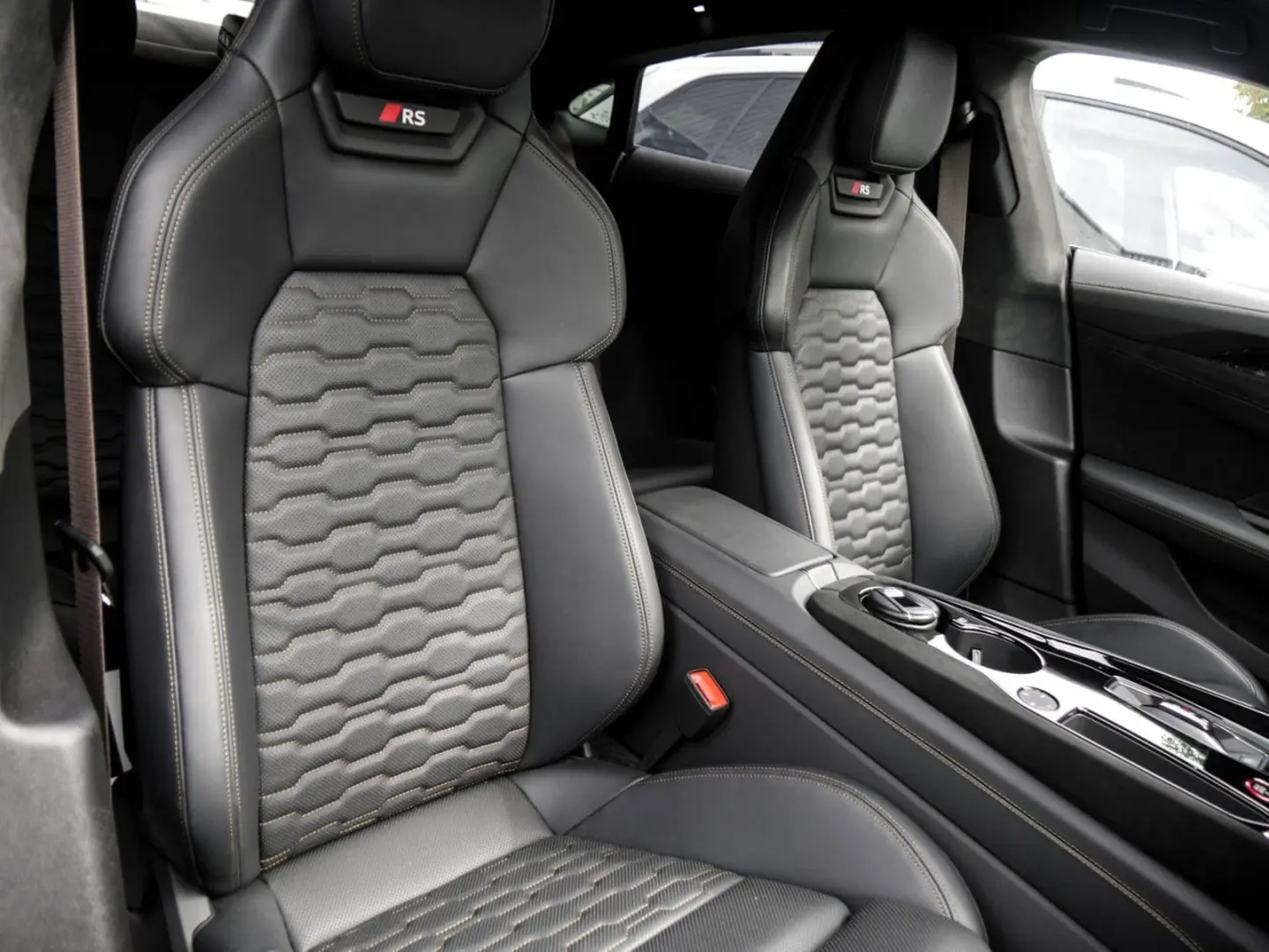 RS e-tron GT performance quattro CARBONDACH LM21