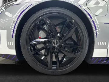RS e-tron GT ice race edition 1/99 360°+Keramik