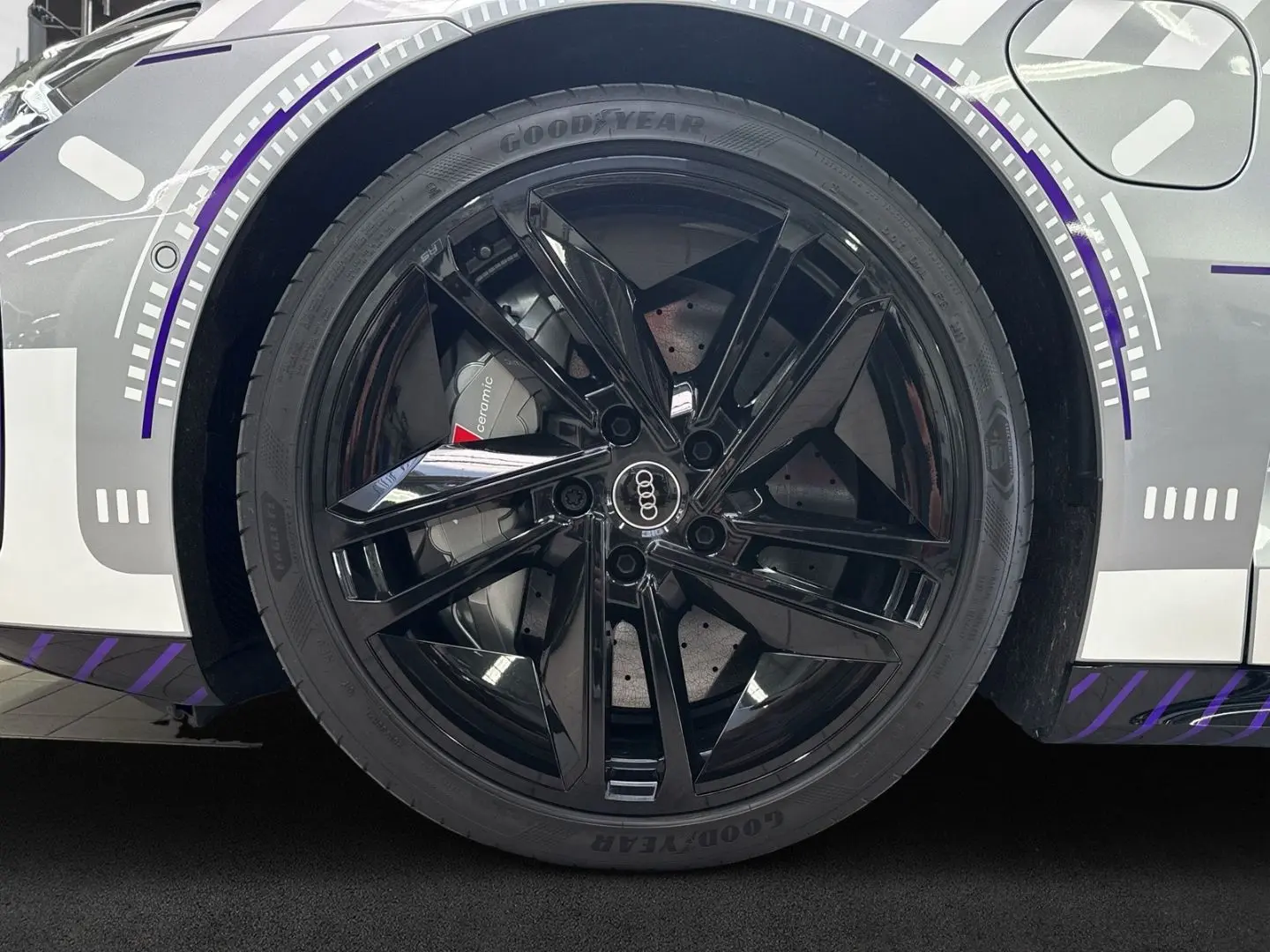 RS e-tron GT ice race edition 1/99 360°+Keramik
