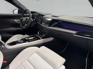 RS e-tron GT ice race edition 1/99 360°+Keramik