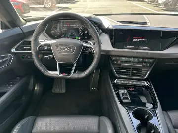RS e-tron GT quattro Matrix Pano B&O HUD Standh.